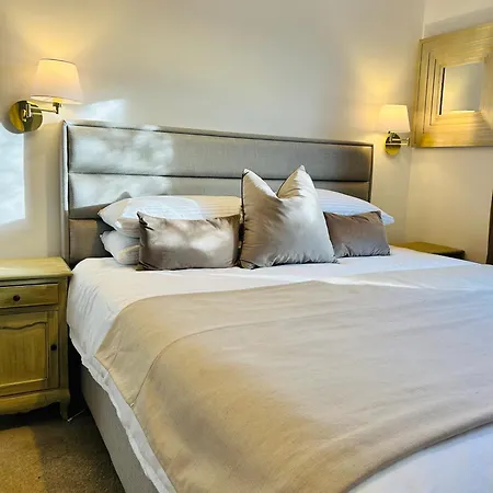 Holiday home Marys House